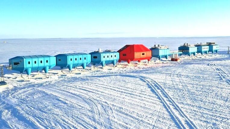 תחנת מחקר בריטית האליי halley  אנטרקטיקה