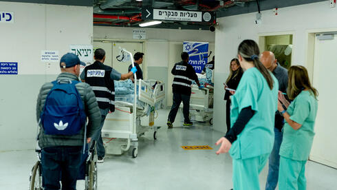 צילום: Erik Marmor/Getty Images בתי החולים ירדו לחניונים, חלק משירותי הבריאות מושבתים