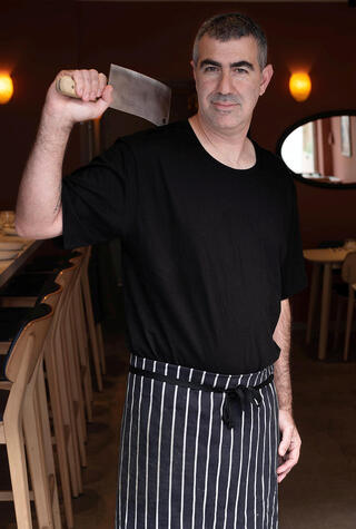 מימין גל נוי ו אייל סניור במסעדת סניור פנאי