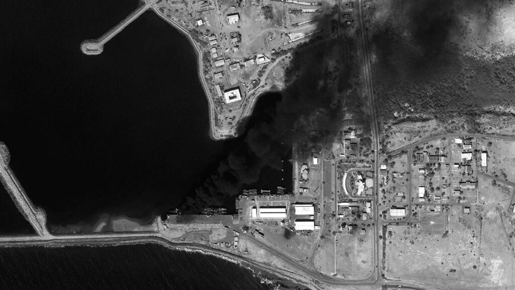 Attack on Iran. (Photo: AFP) פגיעה בספינות מלחמה איראניות בדרום איראן