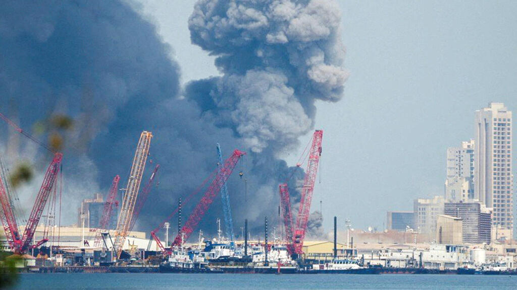 הפגיעה האיראנית בבסיס אמריקאי בבחריין (צילום: REUTERS/Stringer) בחריין בסיס צבאי אמריקני בסיס ג'פיר תקיפה תקיפות מלחמה מצבע שאגת הארי