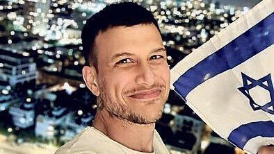 אסי עזר מנחה טלוויזיה 2