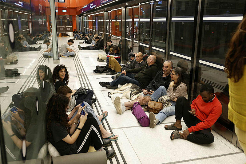 מרחב מוגן ב רכבת הקלה ב תל אביב 28.2.2026