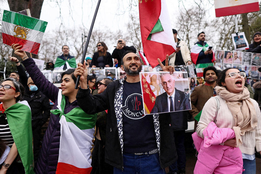 עצרת תמיכה ברזא פהלווי בנו של השאה האחרון של איראן בלונדון 1.3.26