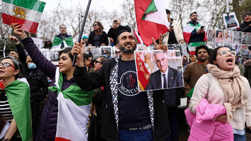 צילום: REUTERS/Jack Taylor השלטון באיראן לא יוחלף, מתי תסתיים המלחמה: מה אומרים שווקי ההימורים