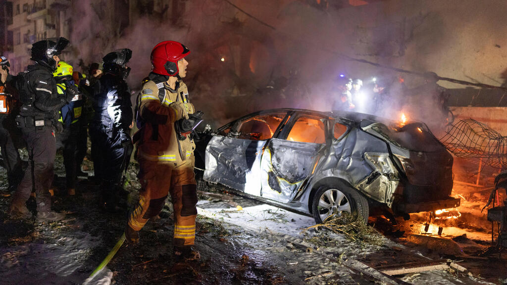 רכב שנפגע מ טיל איראני ב תל אביב שאגת הארי מלחמה עם איראן 28.2.26