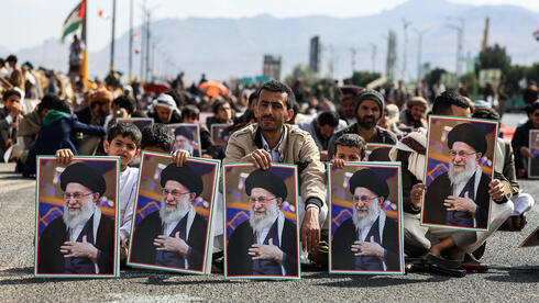 REUTERS/Khaled Abdullah כך פרצה ישראל לרשת מצלמות התנועה של טהרן כדי לעקוב אחרי חמינאי