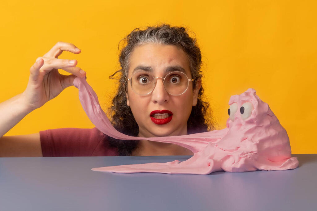 פנאי הצגה מסטיק קומדיית בובות עטורת פרסים