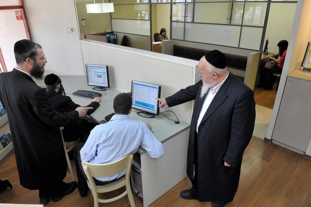 הכשרה של קרן קמ"ח )קידום מקצועי חרדי(, כשכהן היה ממייסדיה. "כשהשילוב בעבודה נעצר, הבנתי שאין מנוס משינוי החינוך"