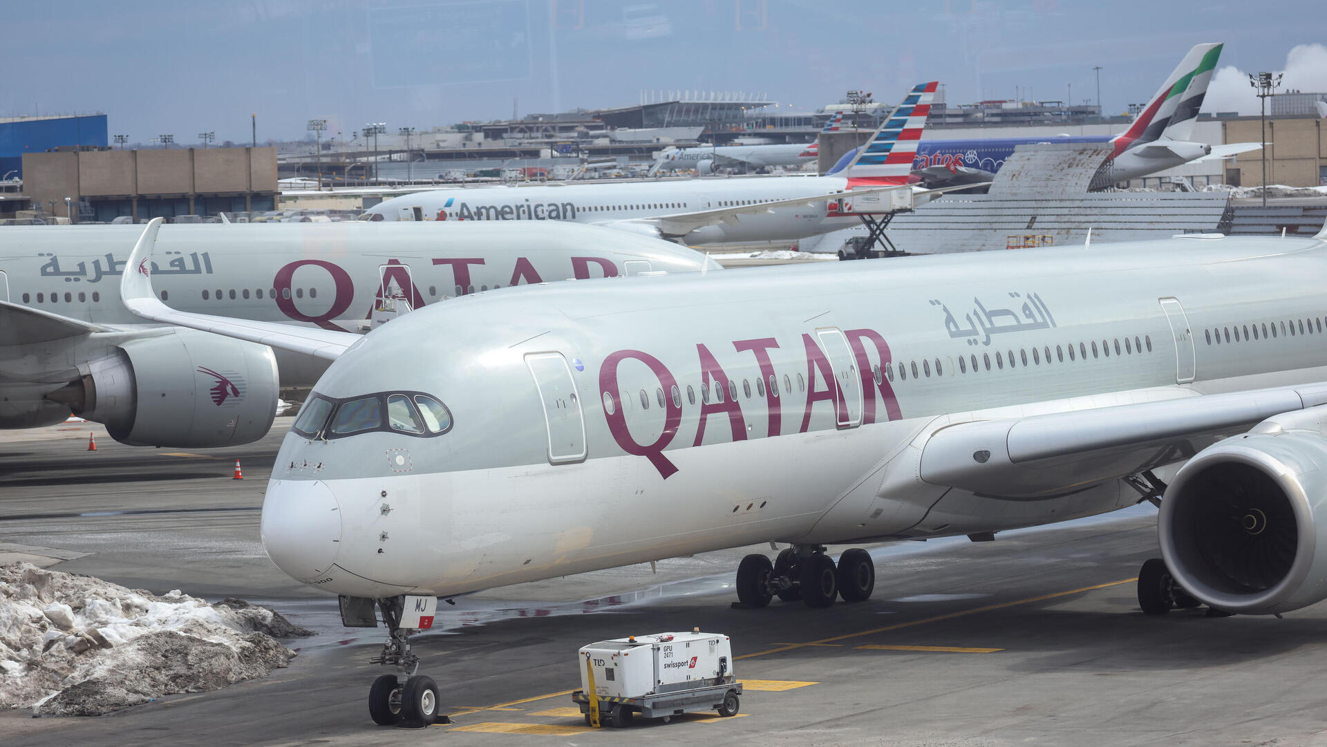 מטוסים של קטאר איירווייז 2 בנמל התעופה הבינלאומי ג'ון פ. קנדי ​​JFK בניו יורק ארה"ב