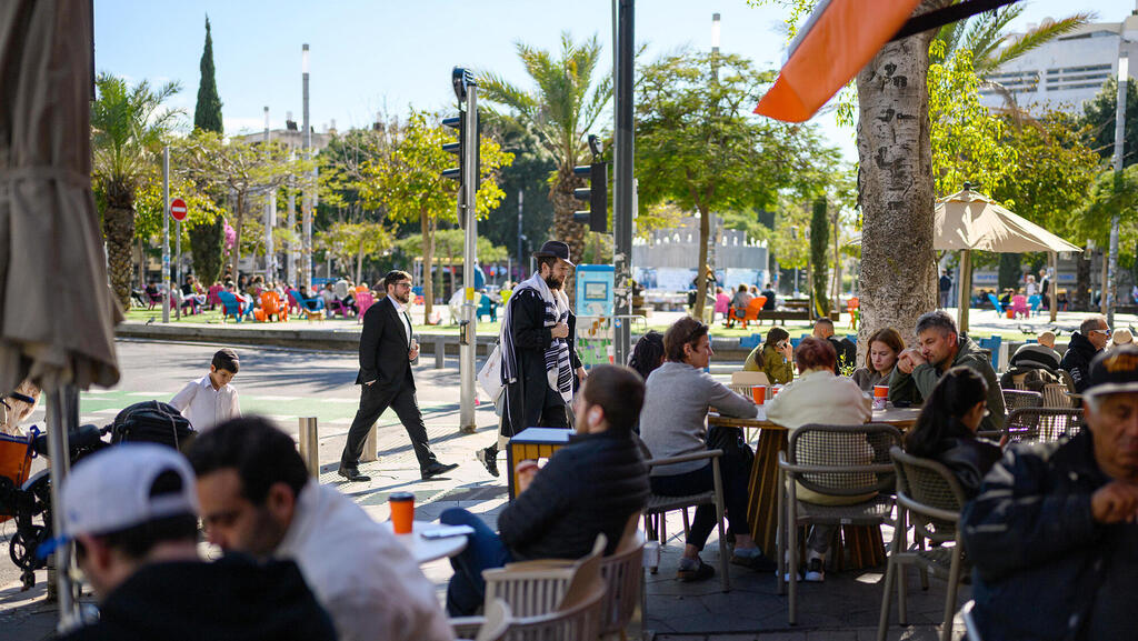 A Tel Aviv cafe during the war – March 2026 (Alexi J. Rosenfeld/Getty Images) בית קפה ב תל אביב בזמן המלחמה 3.3.26