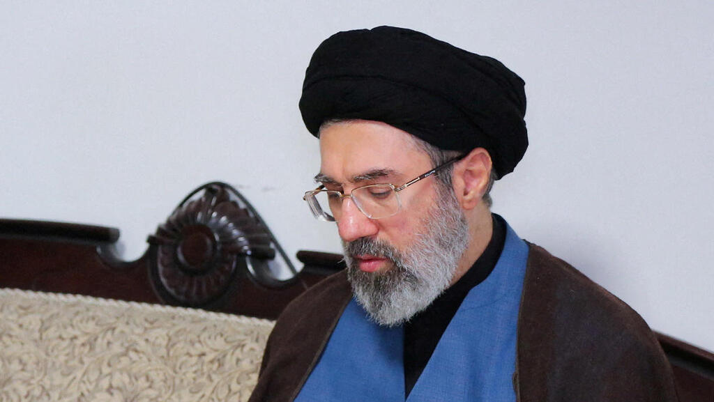 מוג'תבא חמינאי הבן של עלי חמינאי (צילום: Office of the Iranian Supreme Leader/WANA) מוג'תבא חמינאי הבן של עלי חמינאי