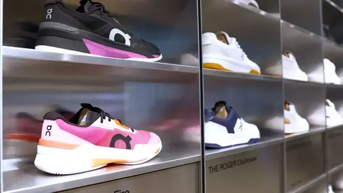 צילום: Denis Balibouse | Reuters המכירות השנתיות של מותג נעלי הספורט On חצו לראשונה את ה-3 מיליארד פרנק