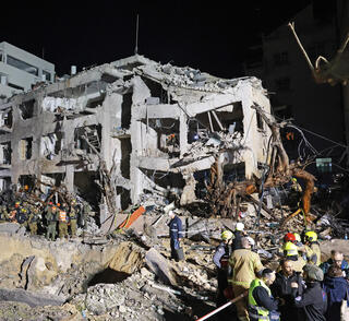 זירת פגיעה של טיל איראני בתל אביב, השבוע. "בקבוצות הטלגרם שלהם האיראנים אפילו לא מתאבלים על המנהיג העליון, הם חוגגים את ההרס שגרמו"