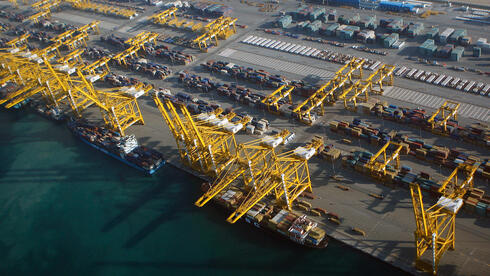 צילום: Kamran Jebreili/AP סגירת הורמוז מאיימת על אספקת המזון במפרץ: 30 מיליון טונה תבואה בסיכון