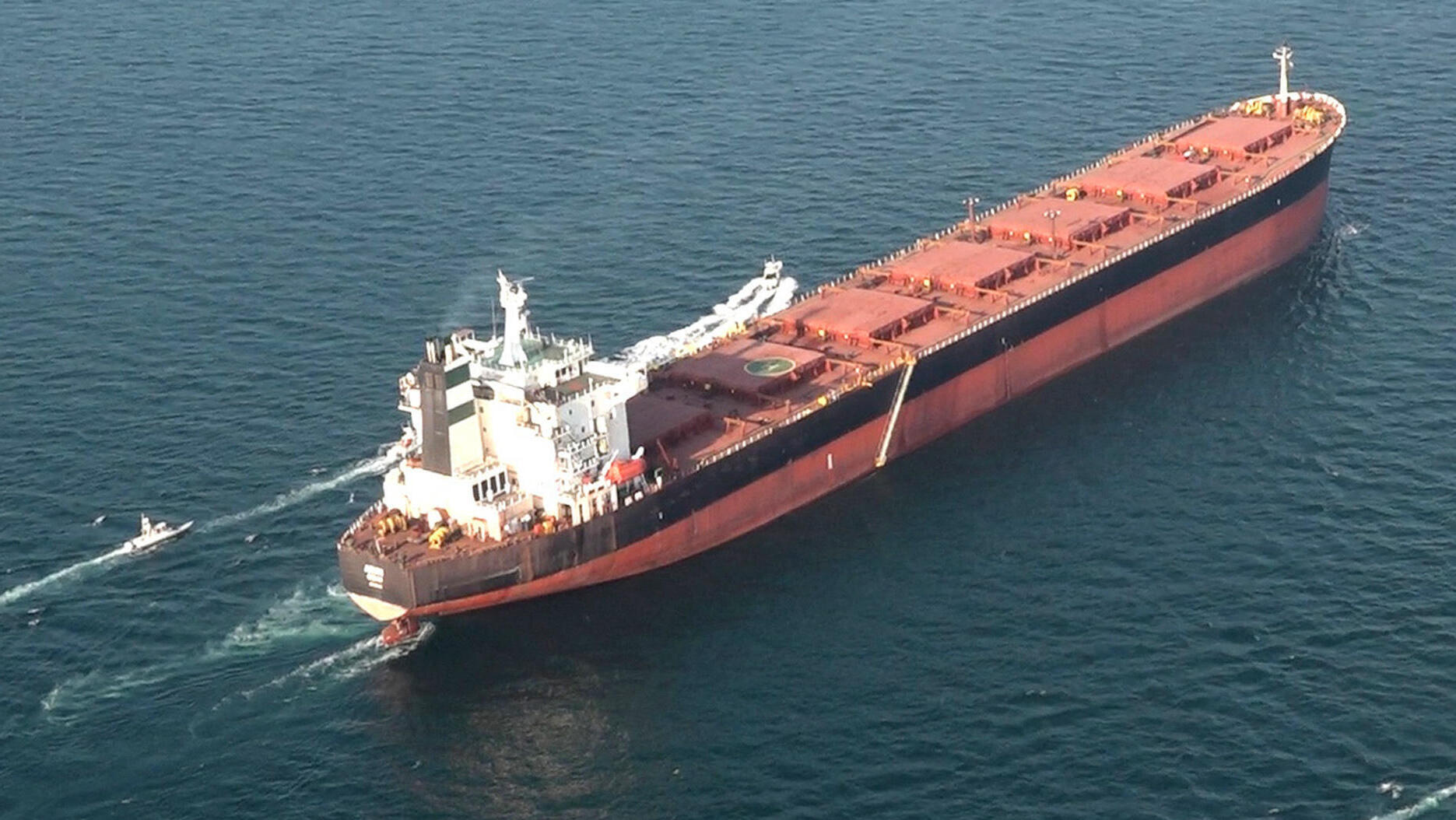 מיכלית נפט ב מיצרי הורמוז איראן