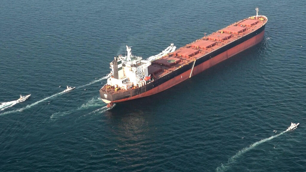 מכלית נפט (צילום: AFP PHOTO / HO / SEPAHNEWS) מיכלית נפט ב מיצרי הורמוז איראן