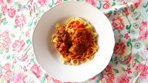 אכילה רגשית: מתכון לספגטי מיטבולס 