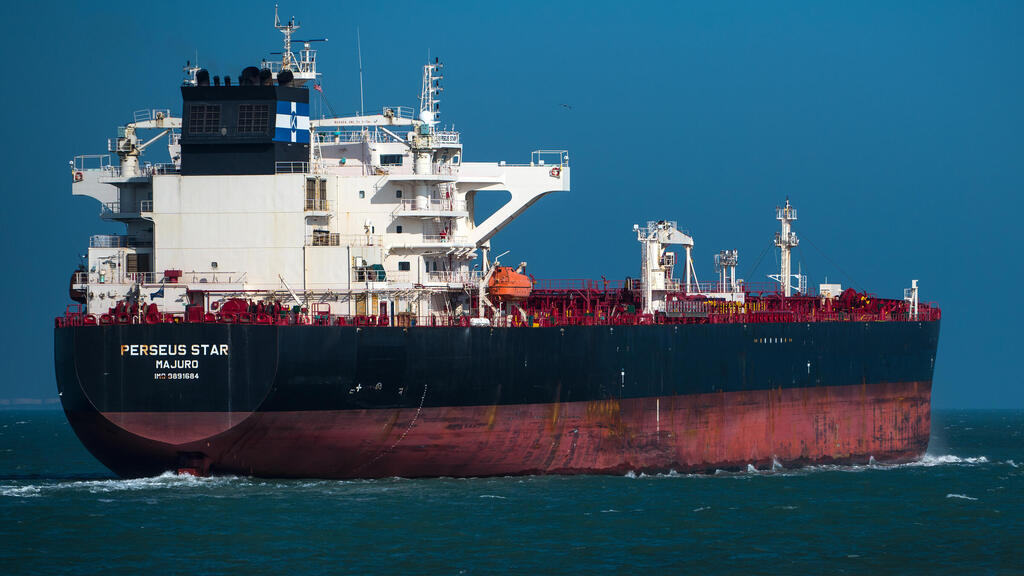 אונייה להובלת נפט (צילום: בלומברג) נפט מיכלית נפט מכלית נפט אנרגיה