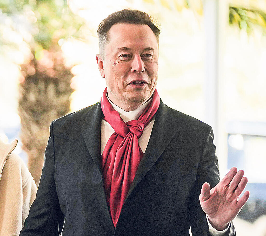 אלון מאסק. האם שלילת הכנסות היא תחליף ראוי למדיניות של ניטור והסרת תכנים מזויפים? (צילום: AP/ Mark Schiefelbein) אלון מאסק אילון מאסק