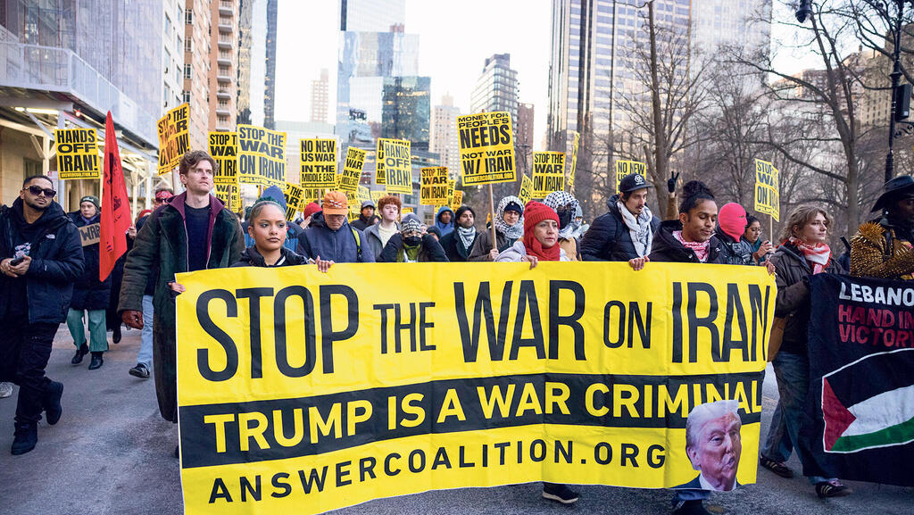 הפגנה הפגנות בניו יורק בדרך למגדל טראמפ