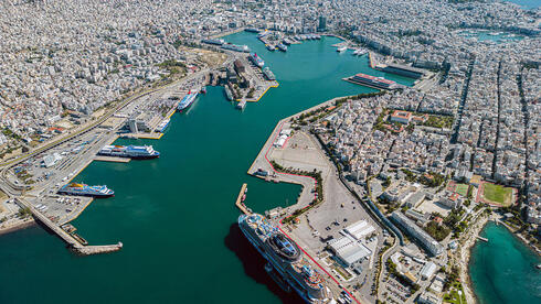 צילום: Giorgos Voudouris עובדי הנמל ביוון מסרבים לתת שירות - וקו הספנות שאמור היה להחזיר אלפי נוסעים תקוע