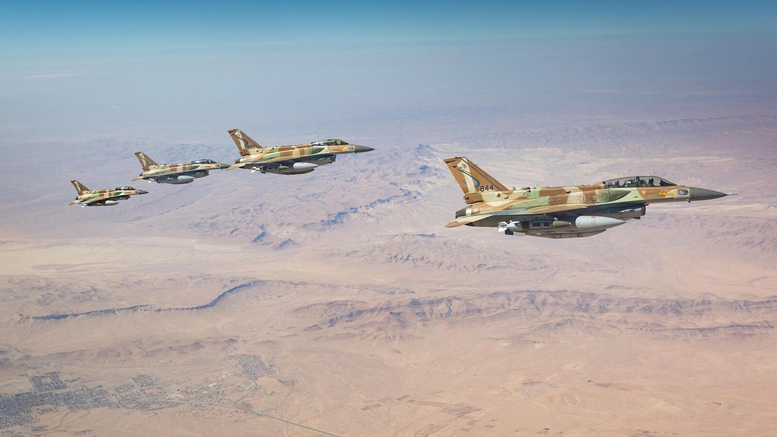 תיעוד מטוסי קרב חיל האוויר בדרכם תקיפה איראן מבצע שאגת הארי