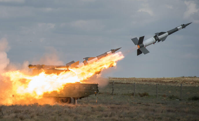 הקברניט תקיפה אווירית הפצצה 12