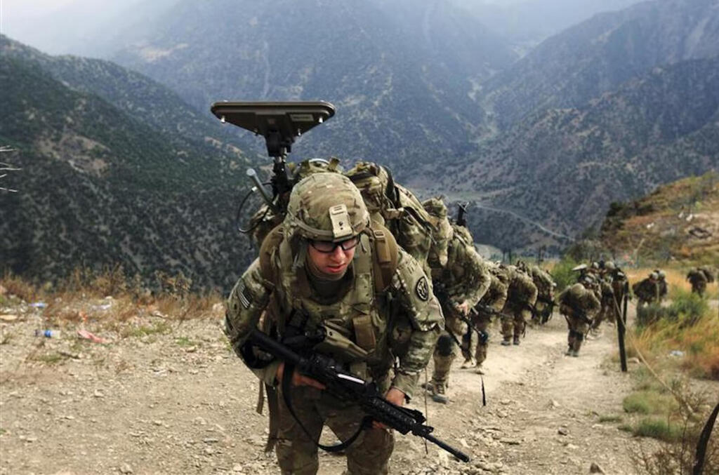 הקברניט תקיפה אווירית הפצצה 18