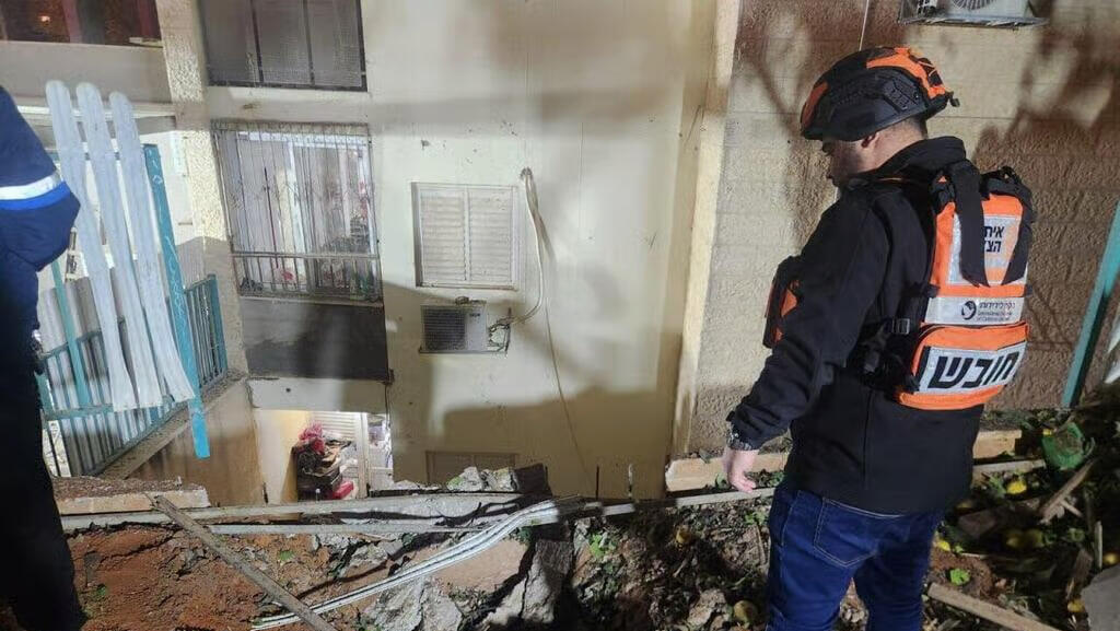 נפילת רסיס טיל ב אלעד