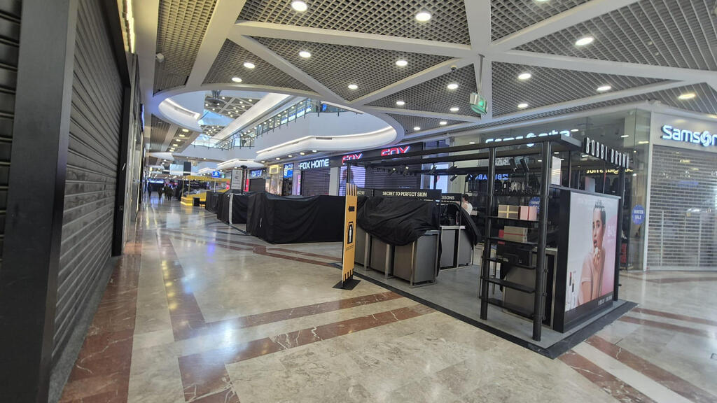 קניון עזריאלי תל אביב ריק, אתמול (צילום: מירב קריסטל) קניון עזריאלי תל אביב ריק 4.3.26 שאגת הארי מלחמה עם איראן