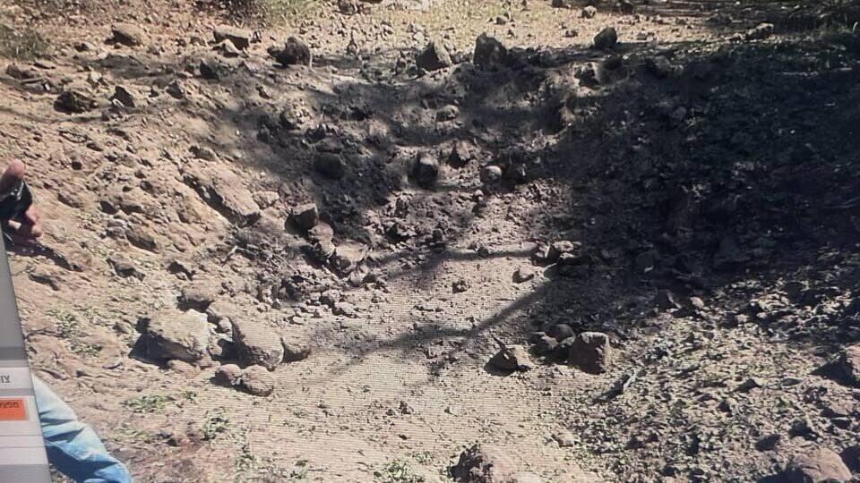 בור שנפער לאחר נפילת טיל מ איראן