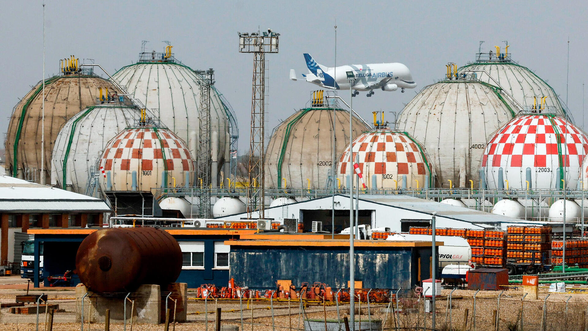 מתקני אחסון של גז טבעי נוזלי בספרד