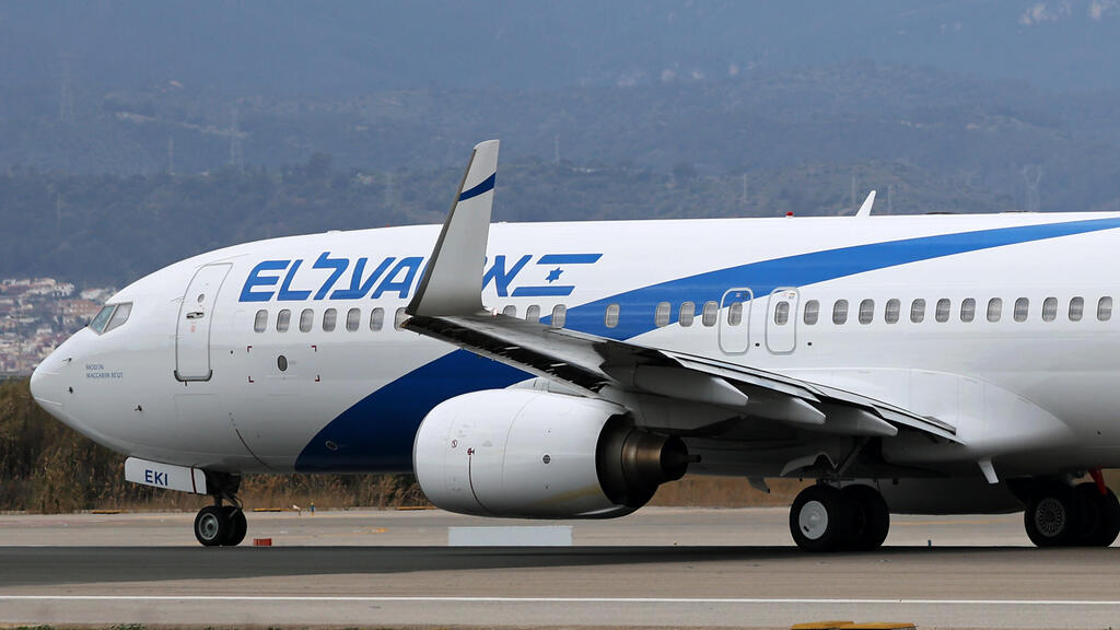 בואינג 737-800 אל על בנמל ברצלונה