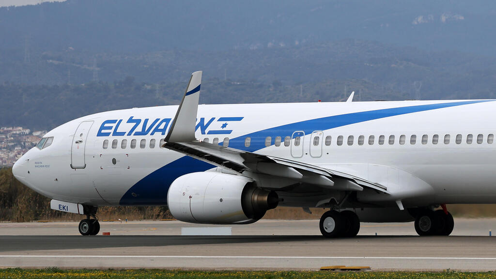 בואינג 737-800 אל על בנמל ברצלונה