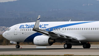 בואינג 737-800 אל על בנמל ברצלונה