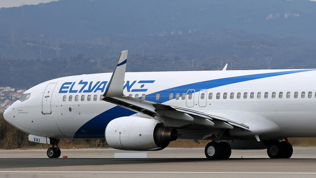 בואינג של אל על (צילום: Urbanandsport via Reuters) בואינג 737-800 אל על בנמל ברצלונה