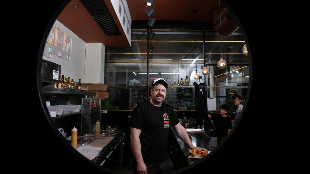  פנאי דור יעקב המבורגר הסמטה במרכז שוסטר רמת אביב