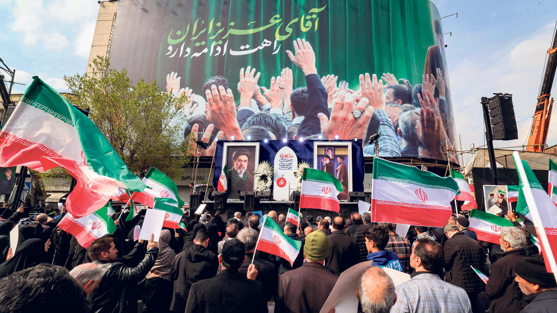 עצרת תמיכה במנהיג העליון החדש מוג'תבא חמינאי אתמול בטהראן