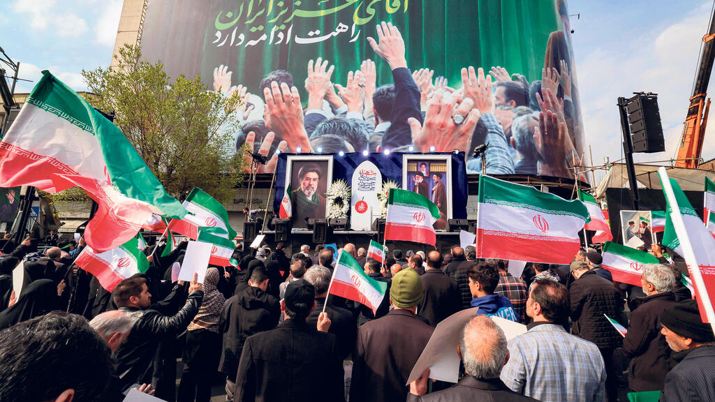 עצרת תמיכה במנהיג העליון החדש מוג'תבא חמינאי אתמול בטהראן