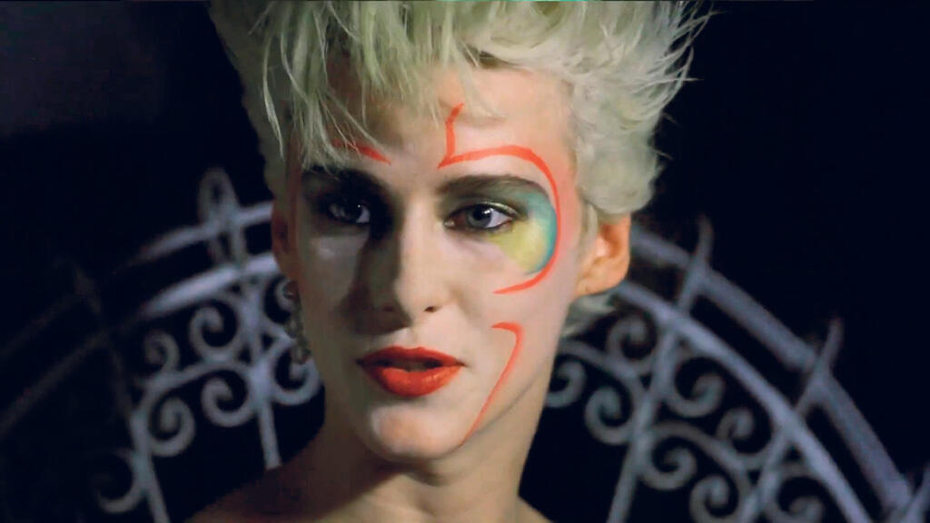 סרט Liquid Sky ליקוויד סקיי פנאי