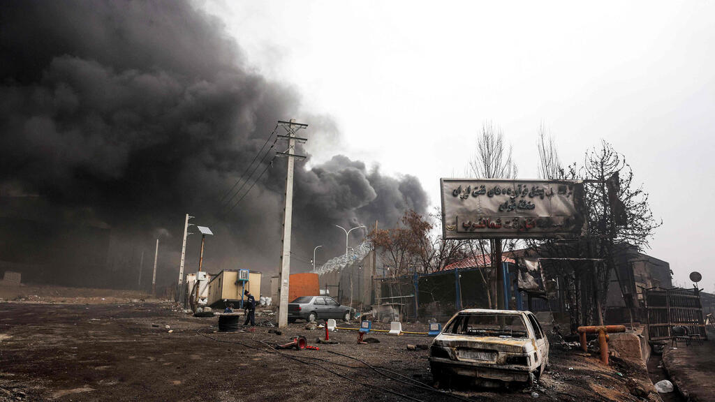 הריסות של תחנת משטרה ב טהרן איראן מבצע שאגת הארי