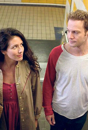 איתי טיראן ו שרון טל מתוך הסרט יורד למטה פנאי