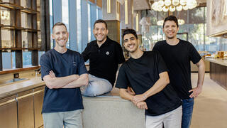 מייסדי וויז WIZ מימין רועי רזניק ינון קוסטיקה עמי לוטבק ו אסף רפפורט