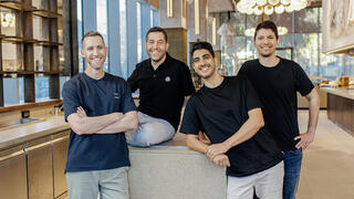 מייסדי וויז WIZ מימין רועי רזניק ינון קוסטיקה עמי לוטבק ו אסף רפפורט