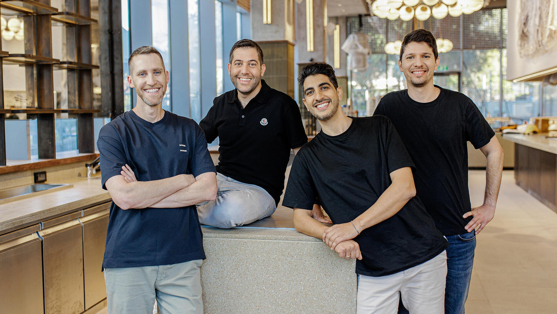 מייסדי וויז WIZ מימין רועי רזניק ינון קוסטיקה עמי לוטבק ו אסף רפפורט