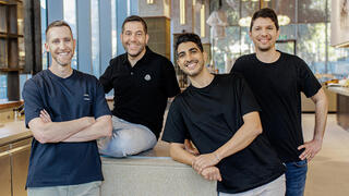 מייסדי וויז WIZ מימין רועי רזניק ינון קוסטיקה עמי לוטבק ו אסף רפפורט