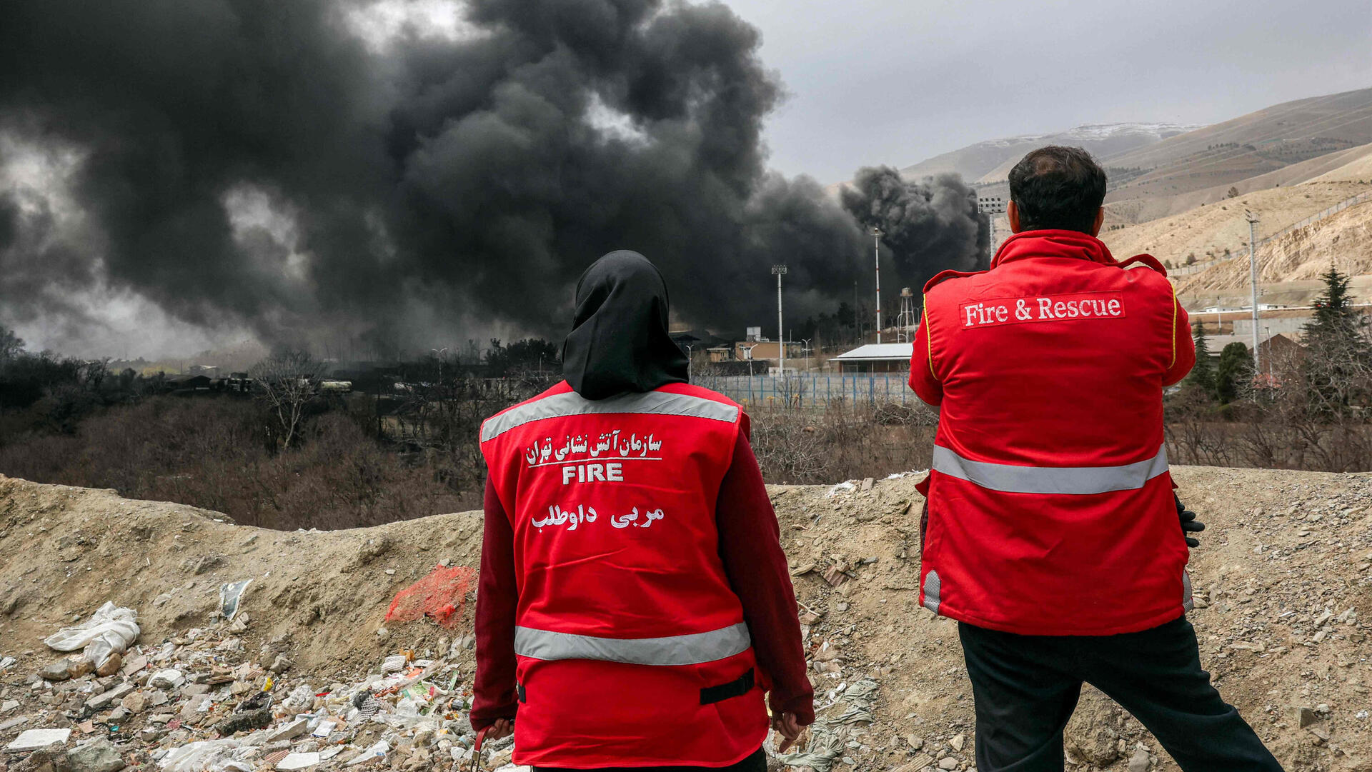עשן אחרי תקיפה של מאגר נפט שהראן איראן מבצע שאגת הארי 1