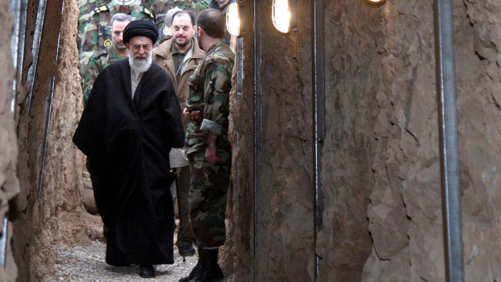 המנהיג העליון עלי חמינאי שחוסל בתחילת המלחמה. "מורשת האב היתה חד־משמעית: אסור להפגין חולשה. משום כך גם הקו של היורש ברור: לא מוותרים תחת לחץ"