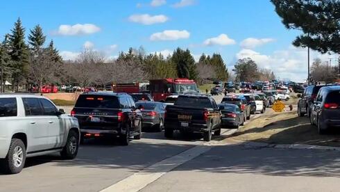 מישיגן: רכב התנגש בדלת בית כנסת, הנהג פתח באש - וחוסל